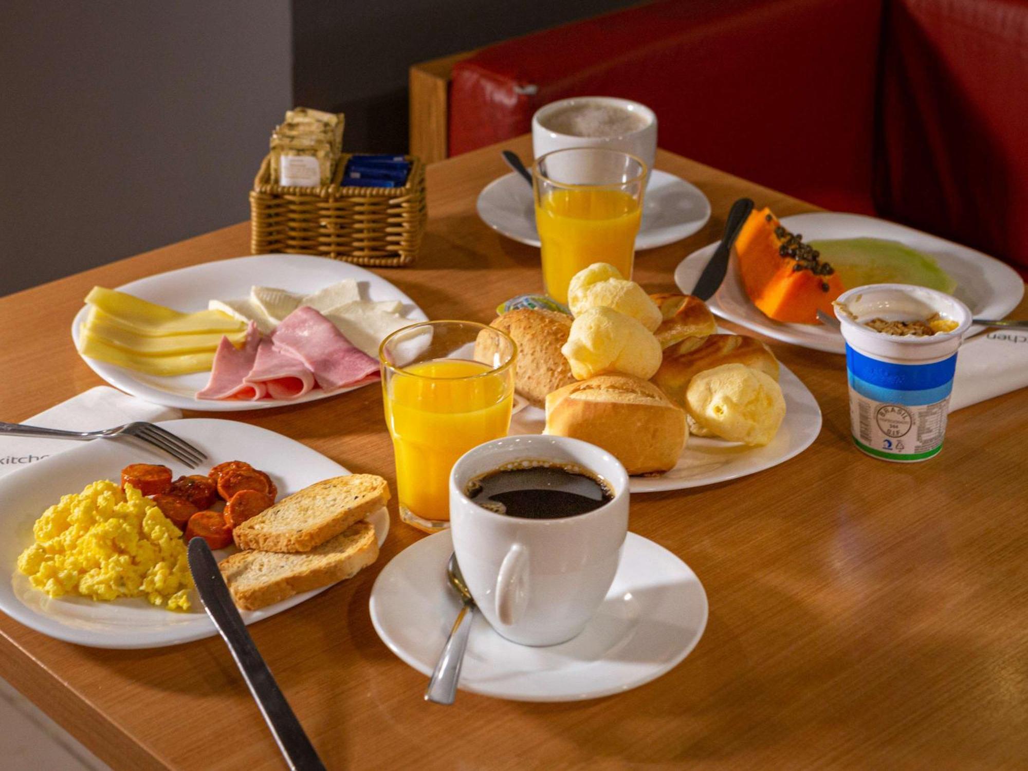 Hotel Ibis Gonzaga Santos (Sao Paulo)