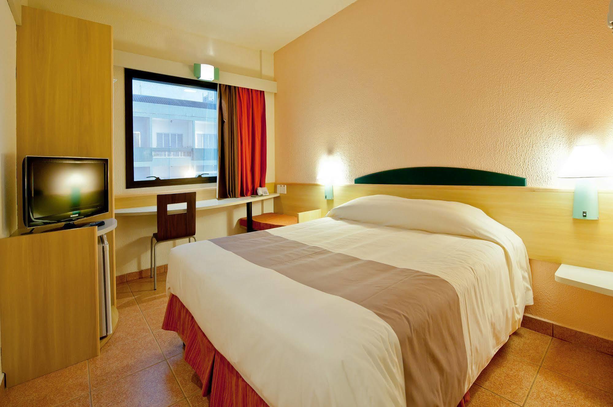 Ibis Gonzaga Hotel Santos (Sao Paulo)