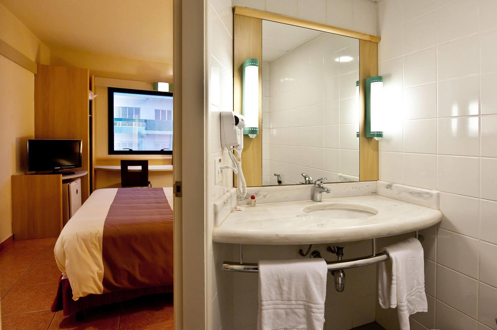 Ibis Gonzaga Hotel Santos (Sao Paulo)